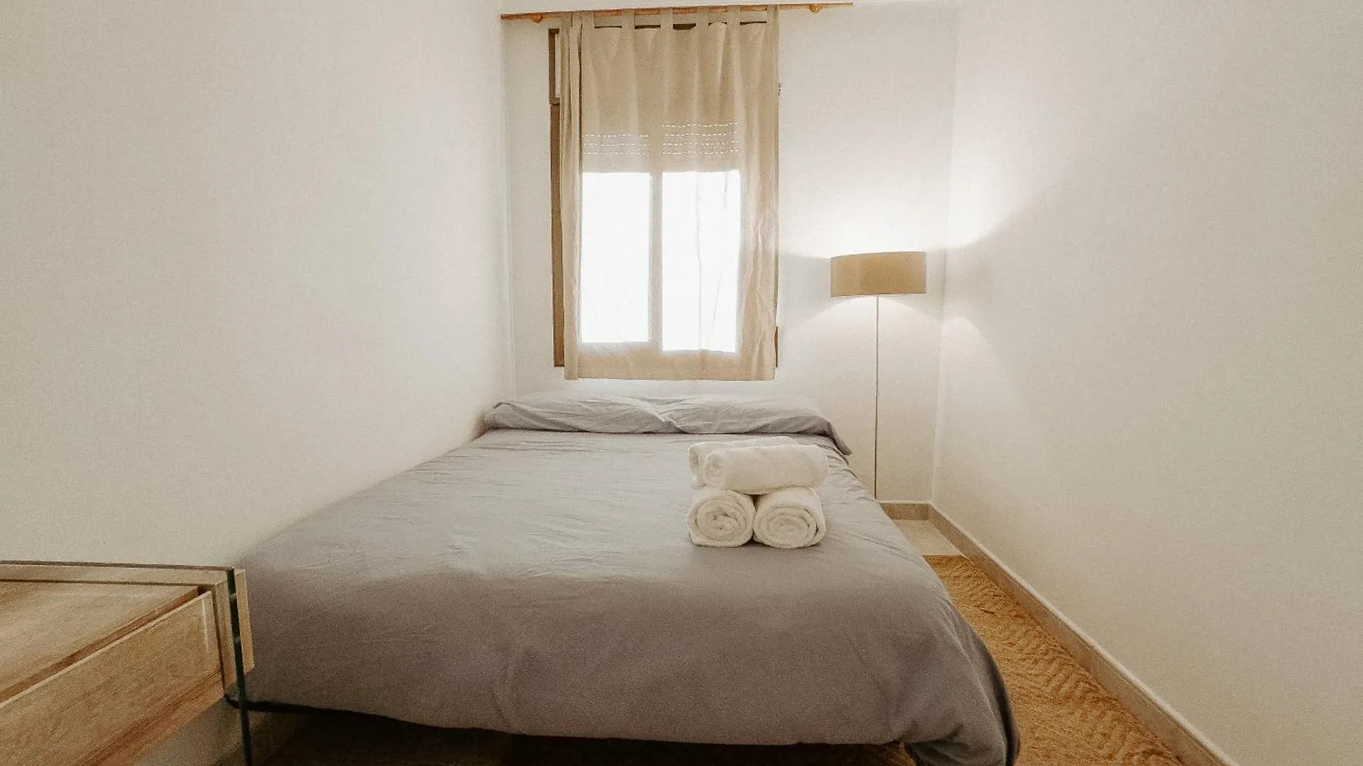 Charming Rooms In Shared Apartment Near Camp Nou Barcelona Spain