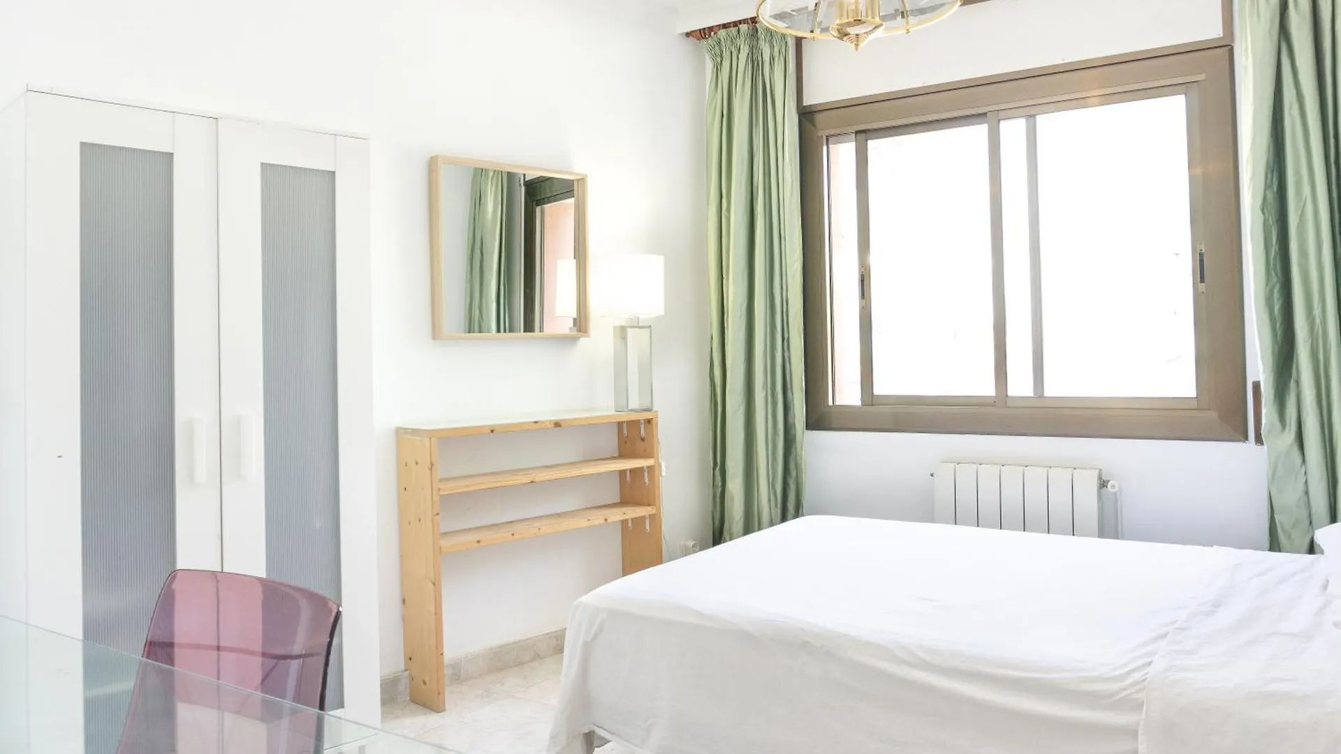 Charming Rooms In Shared Apartment Near Camp Nou Barcelona