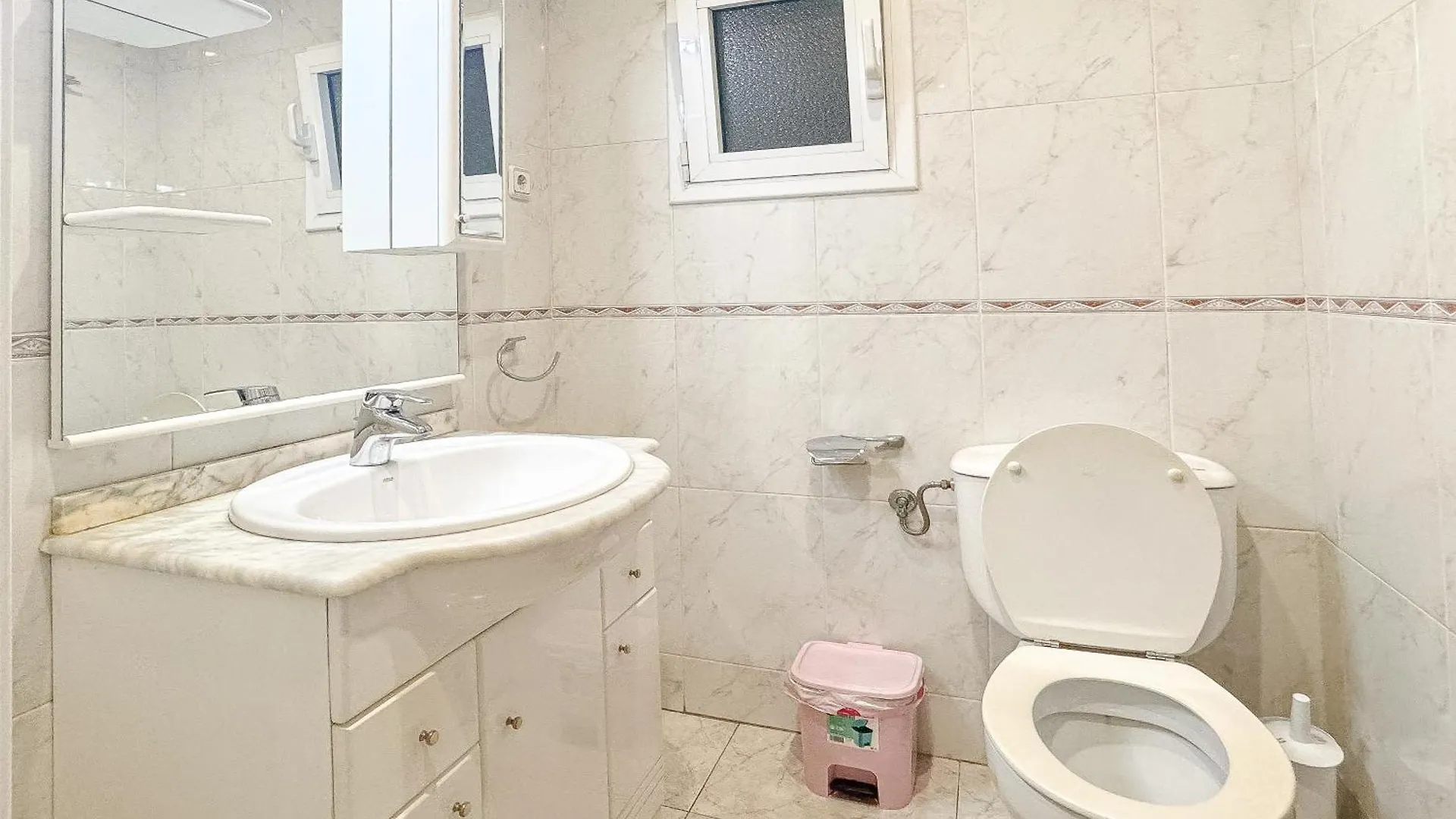 Charming Rooms In Shared Apartment Near Camp Nou برشلونة إسبانيا